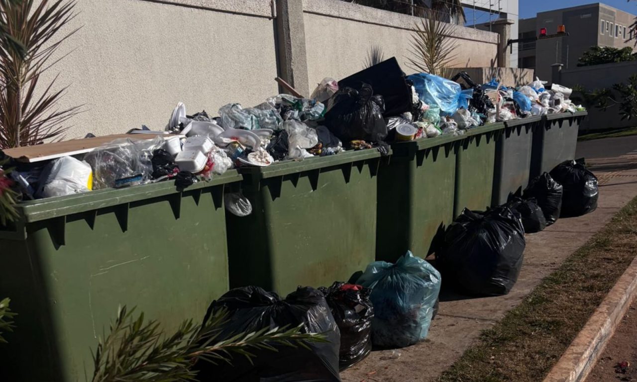 Moradores do Bairro de Lourdes denunciaram falta de coleta de lixo na região. (Foto: Fernando Rodrigues)