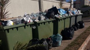 Moradores do Bairro de Lourdes denunciaram falta de coleta de lixo na região. (Foto: Fernando Rodrigues)