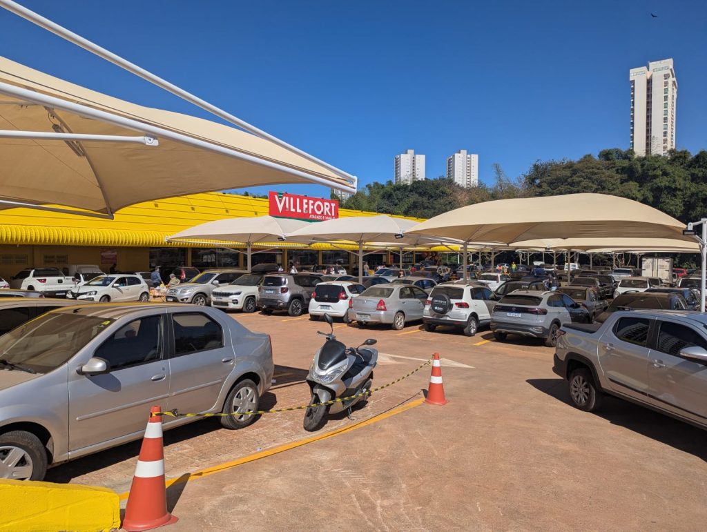 Unidade da Villefort fica localizada no bairro Jundiaí, no mesmo espaço que o antigo Bretas. (Foto: Davi Galvão)