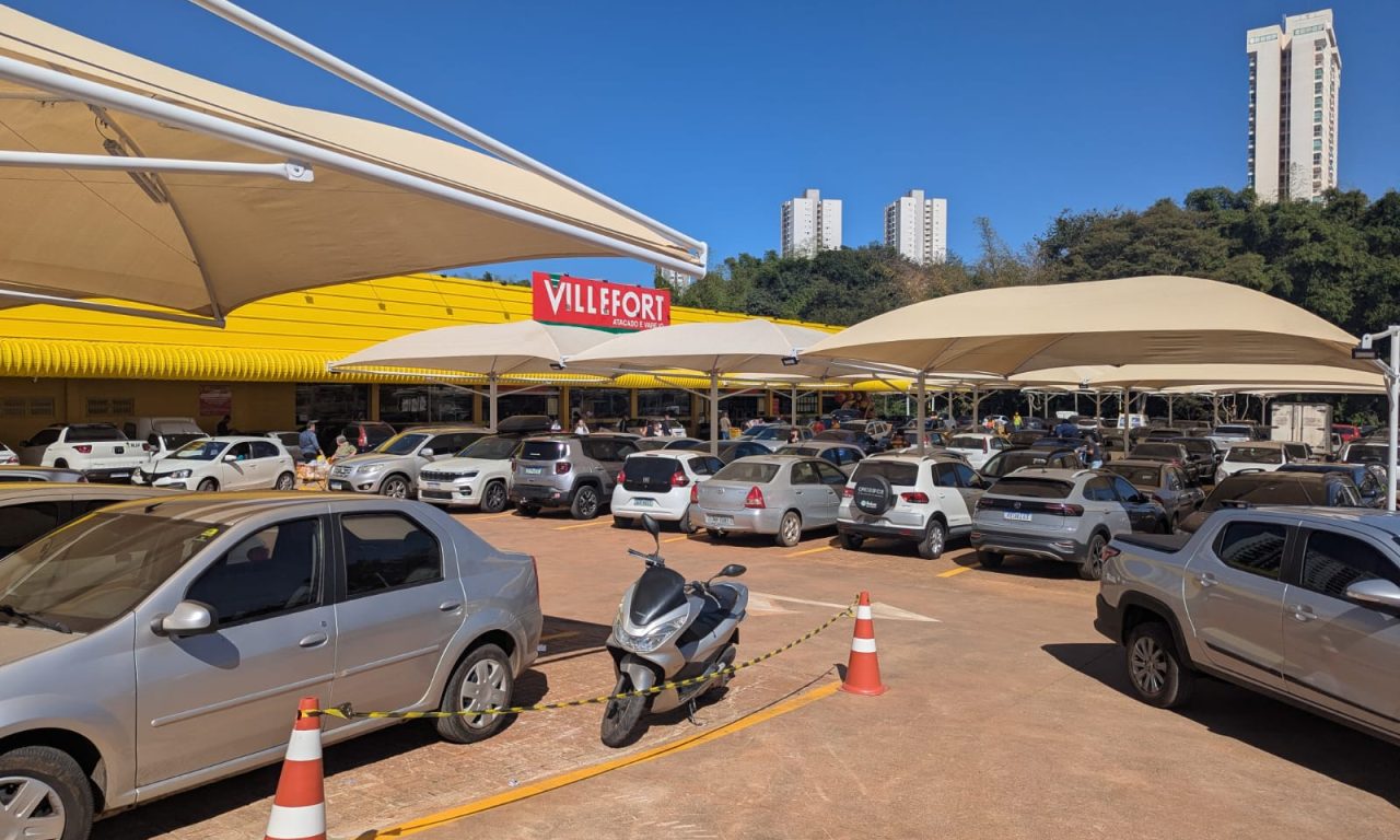 Unidade da Villefort fica localizada no bairro Jundiaí, no mesmo espaço que o antigo Bretas. (Foto: Davi Galvão)