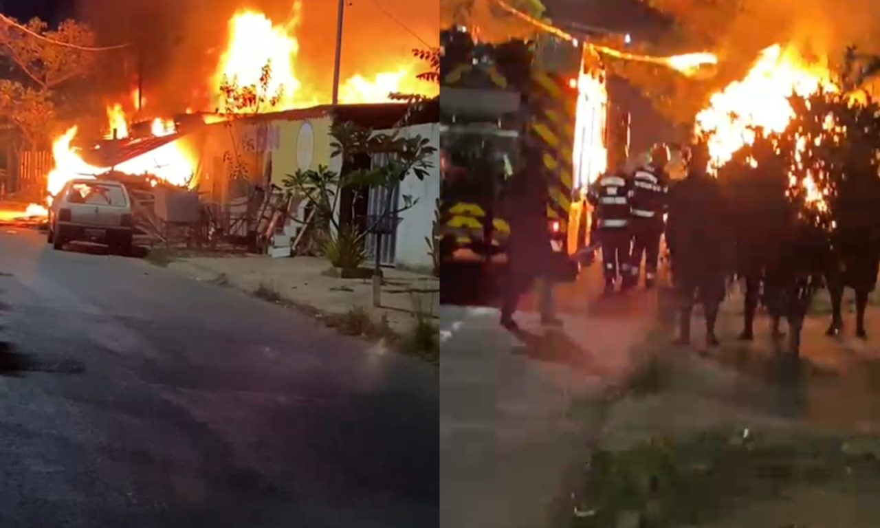 Incêndio de grandes proporções tomou conta dos imóveis. (Foto: Reprodução)