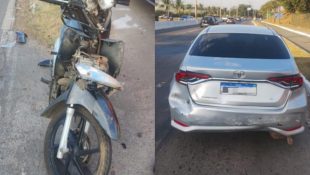 Moto que o idoso pilotava sofreu sérias avarias. (Foto: Reprodução)