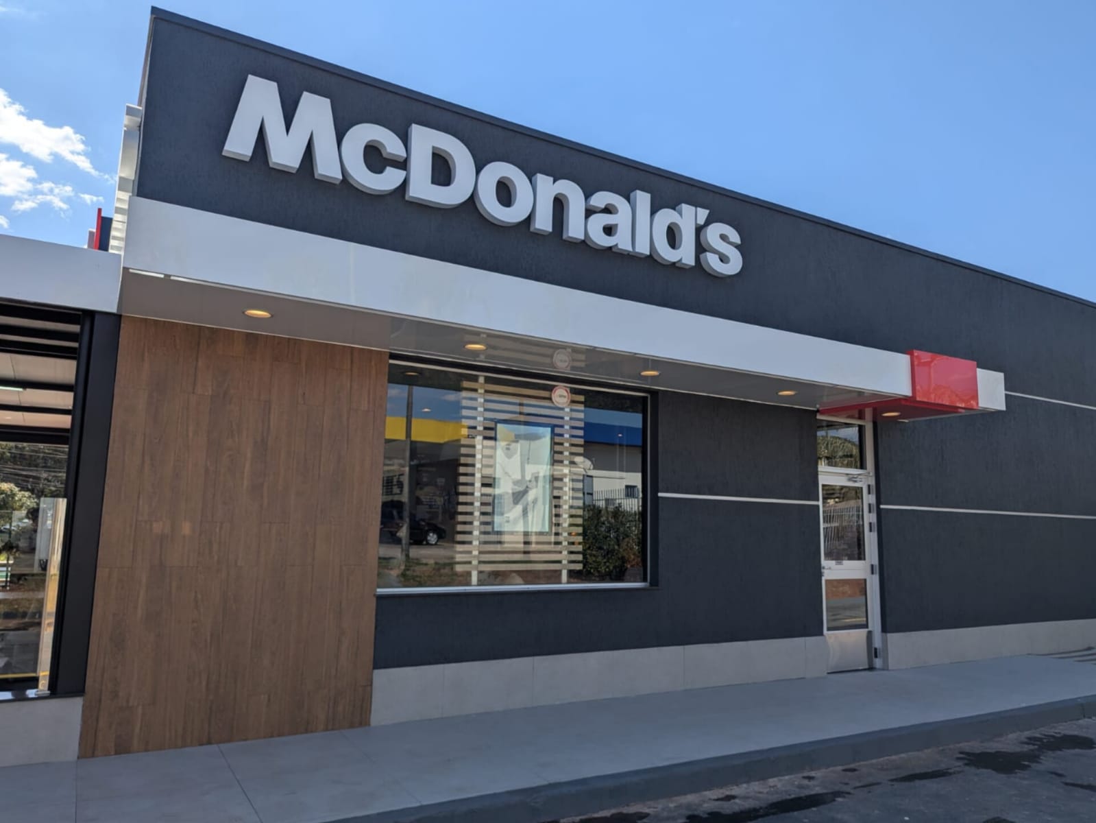 McDonald’s de Anápolis agora tem autoatendimento e ambiente mais moderno