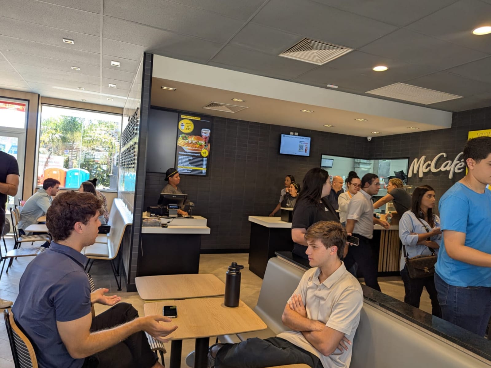 Interior da unidade do McDonald's. (Foto: Davi Galvão)