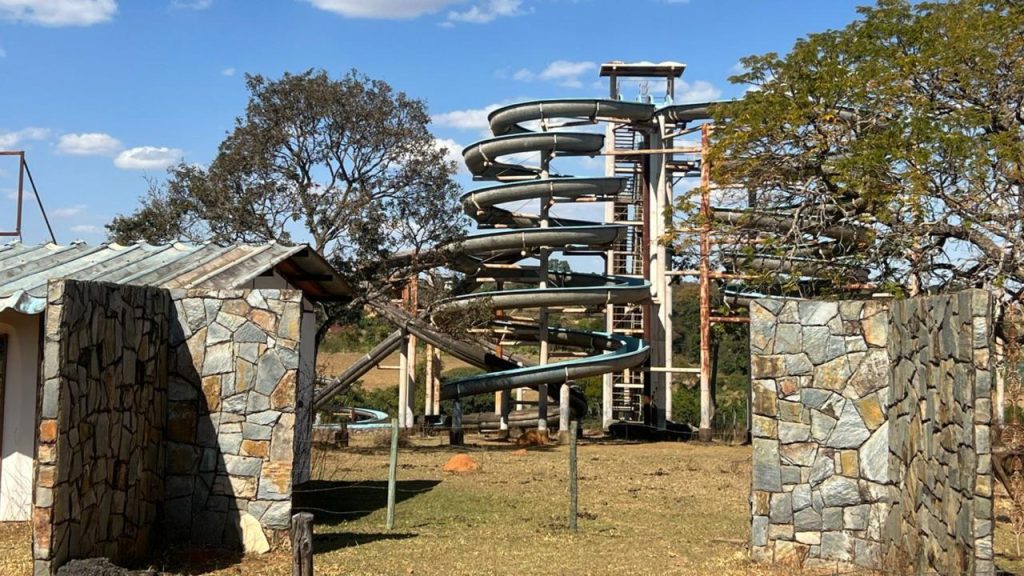 Sonho que virou pesadelo: conheça a história por trás do parque fantasma de Goiás