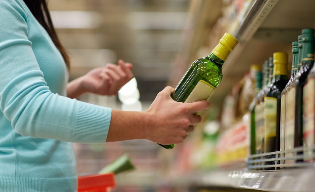 Anvisa proíbe venda de marca de azeite e produtos devem ser retirados das prateleiras