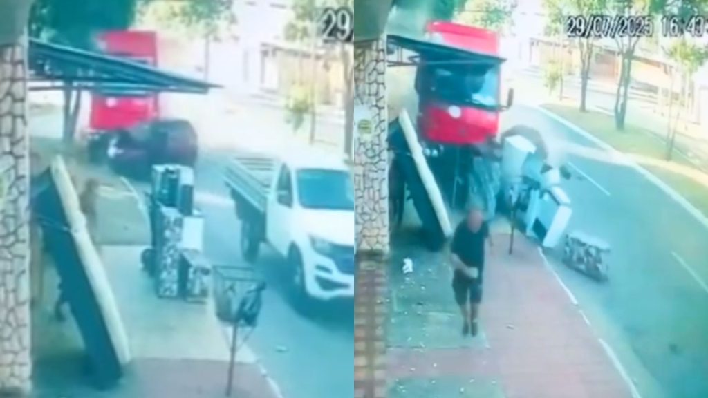 Câmera registrou momento em que caminhão é atingido e homem foge correndo.