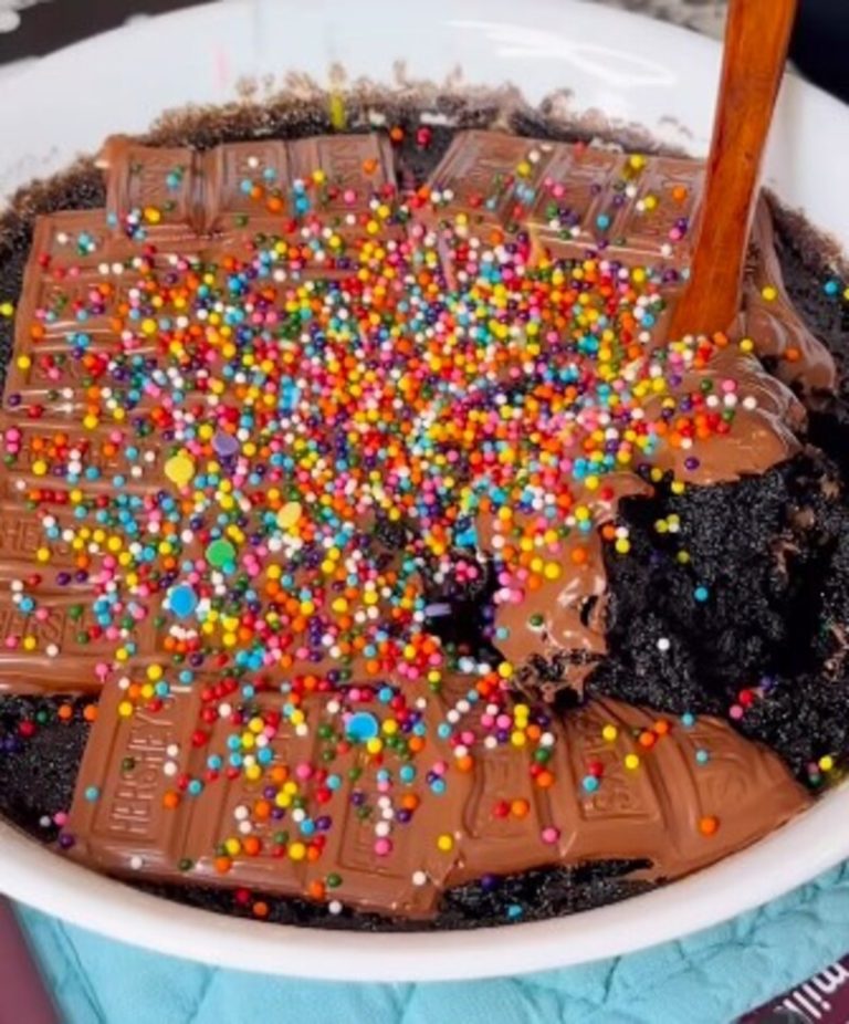 Não vai farinha, nem ovo: receita de bolo mais fácil do mundo