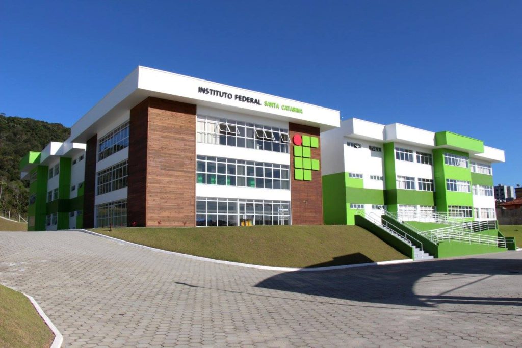 Curso gratuito e 100% online de francês está com inscrições abertas para quem quer aprender um novo idioma