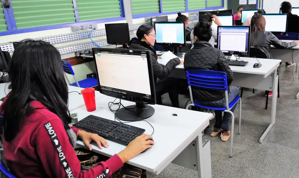 Universidade abre inscrição para 300 vagas em cursos de especialização gratuitos e a distância