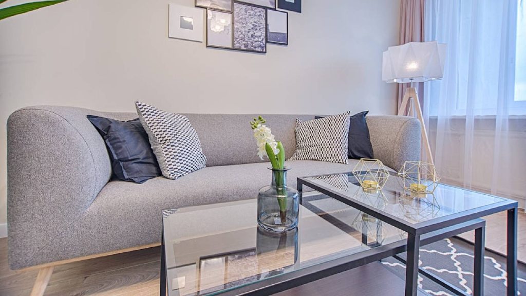 6 dicas úteis para decorar uma sala pequena sem errar