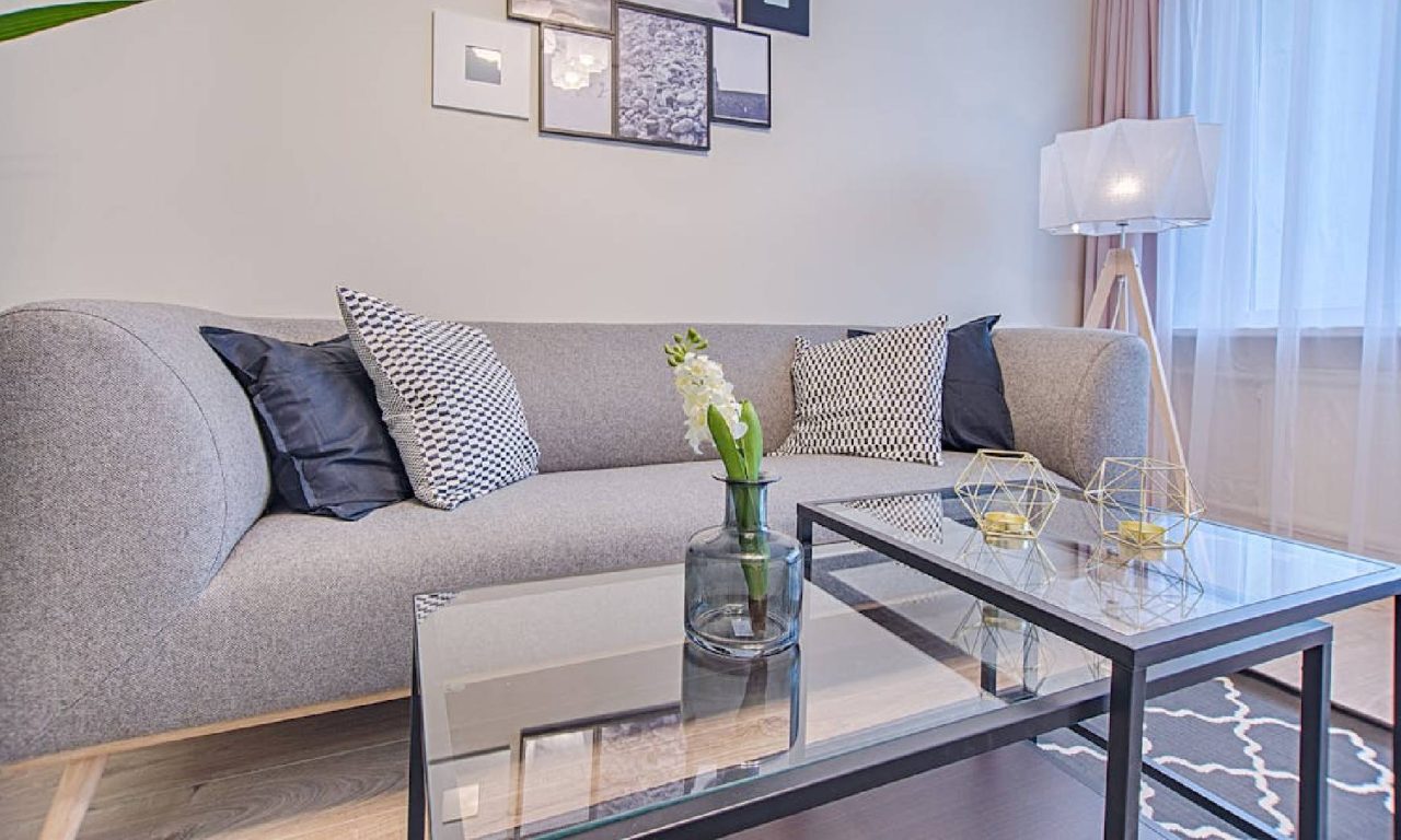 6 dicas úteis para decorar uma sala pequena sem errar