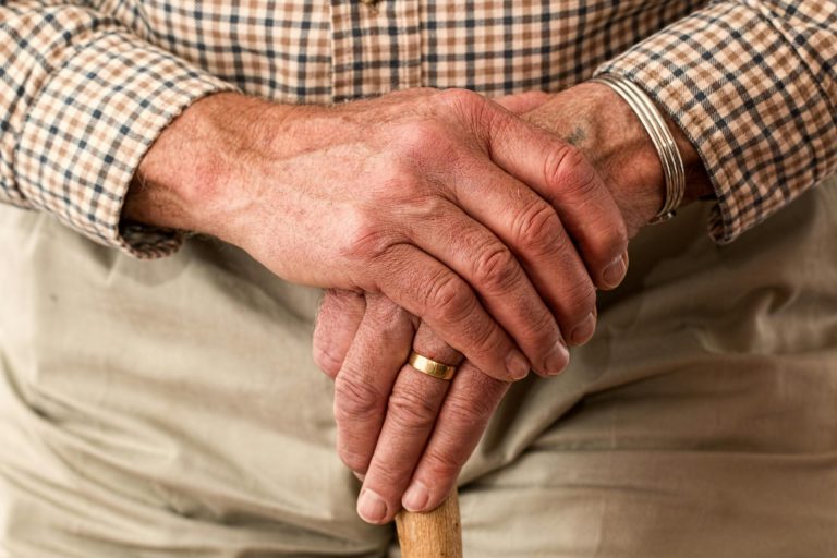 6 direitos pouco conhecidos de quem tem mais de 60 anos