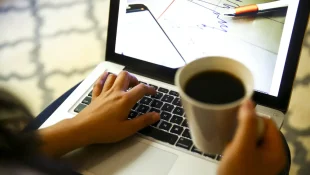 Inscrições abertas para especializações gratuitas e à distância