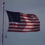 Bandeira dos Estados Unidos. (Foto: Captura via Youtube/Akela)