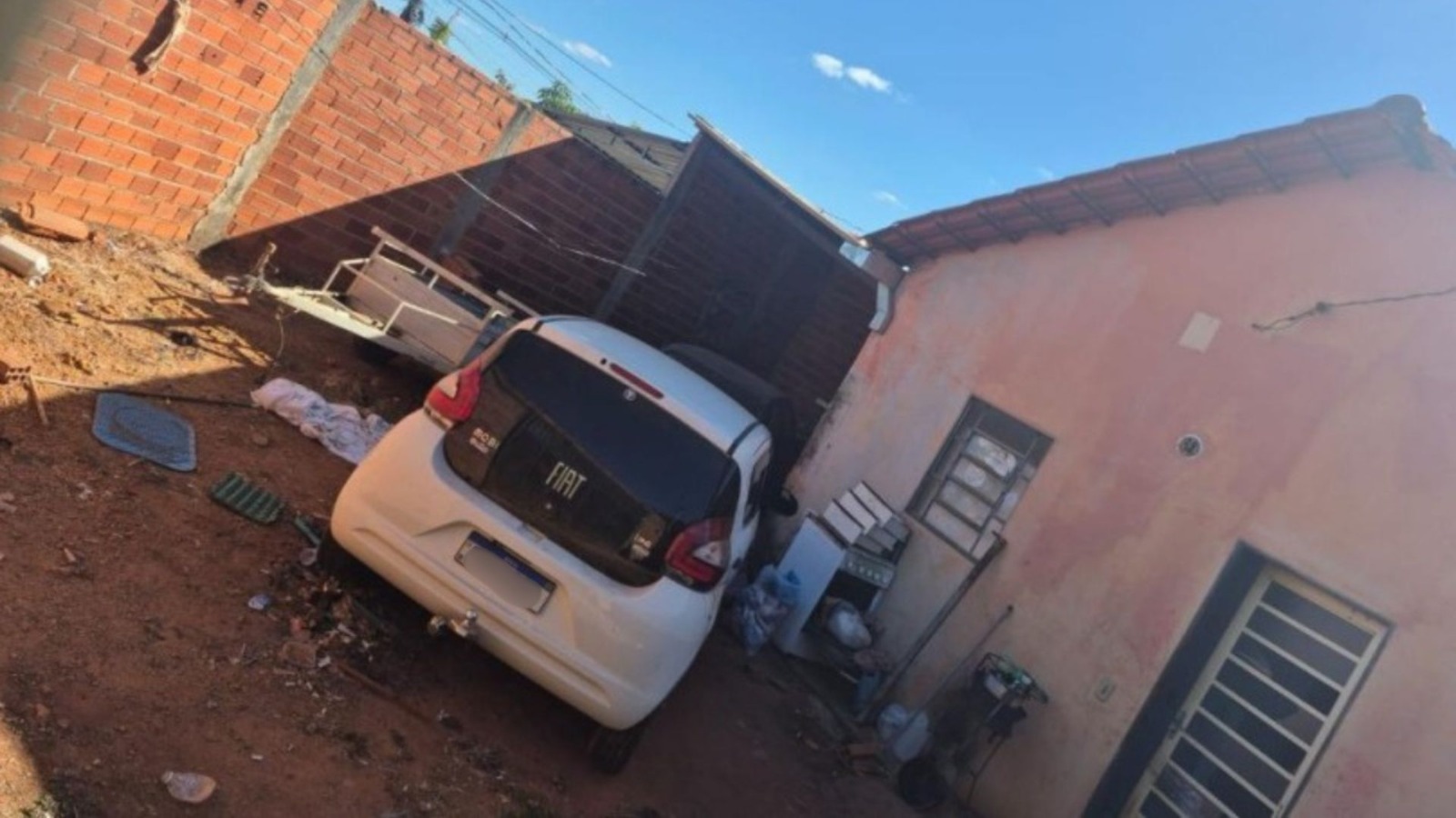 Encontrado carro utilizado para sequestrar homem atraído por encontro no Grindr