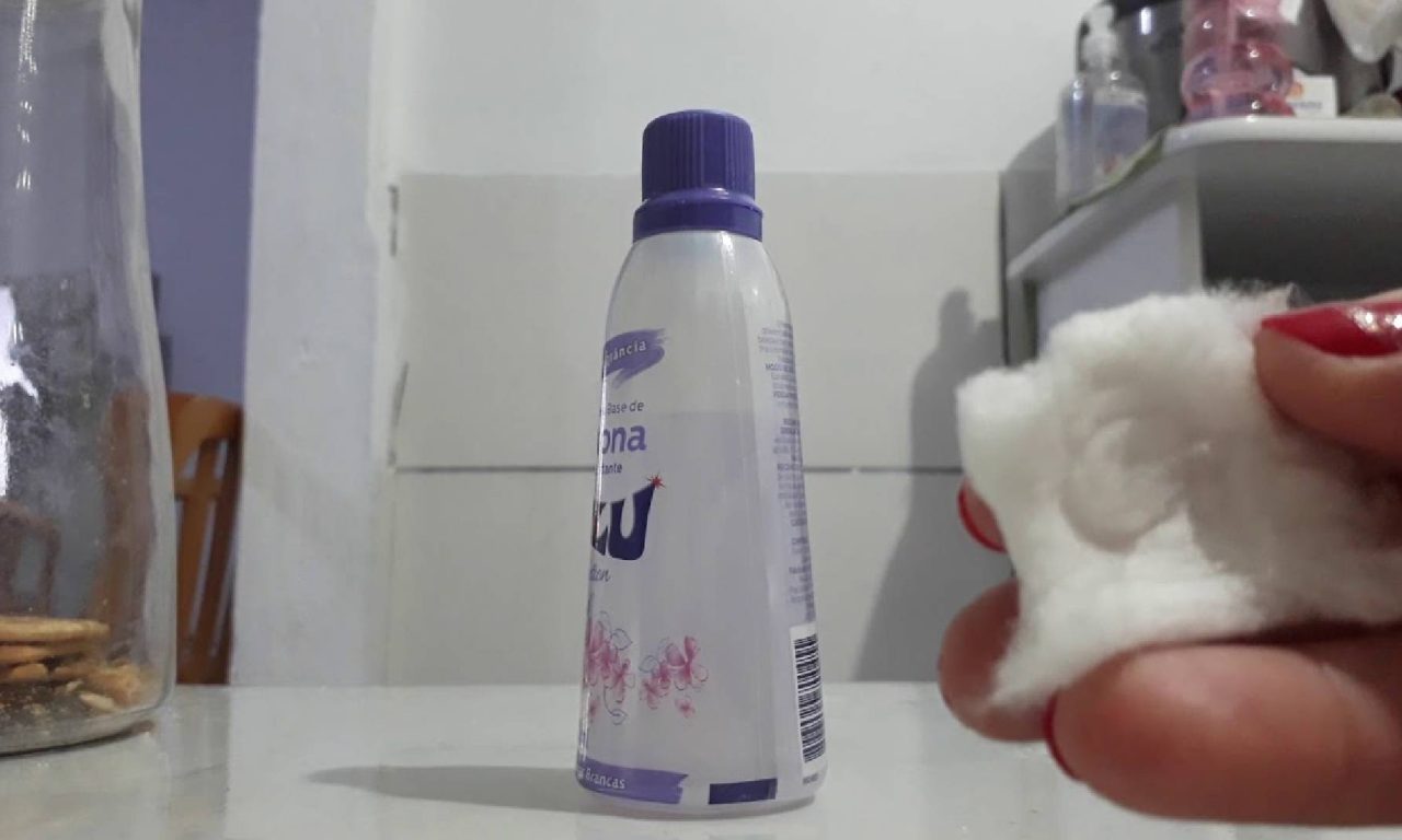 Muito além de tirar esmalte: descubra outras funcionalidades da acetona