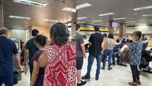 Fraude no INSS: aposentados e pensionistas lotam Correios de Anápolis em busca de atendimento