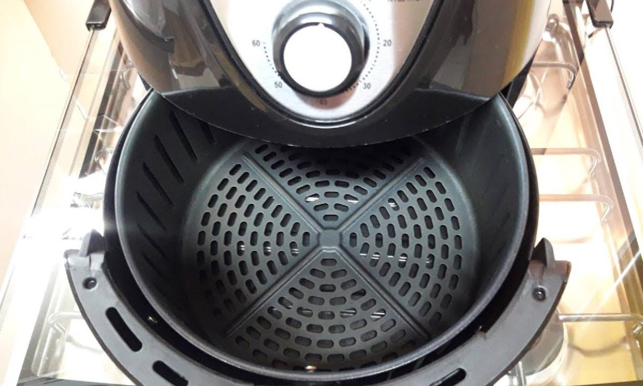 Passo a passo para limpar a Air Fryer corretamente e evitar danos