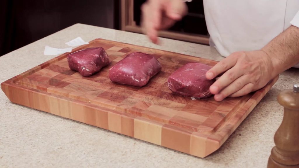 Erro que todo mundo comete sem perceber pode estar fazendo a carne ficar dura