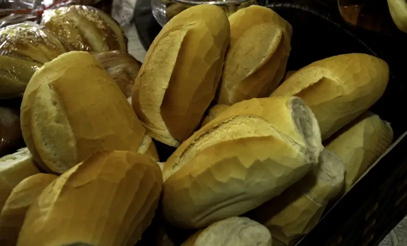 Descubra por que o pão francês tem esse nome no Brasil e como é chamado lá fora