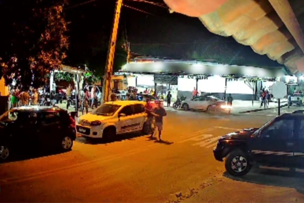 Veja momento em que homem é assassinado na porta de distribuidora de Aparecida de Goiânia