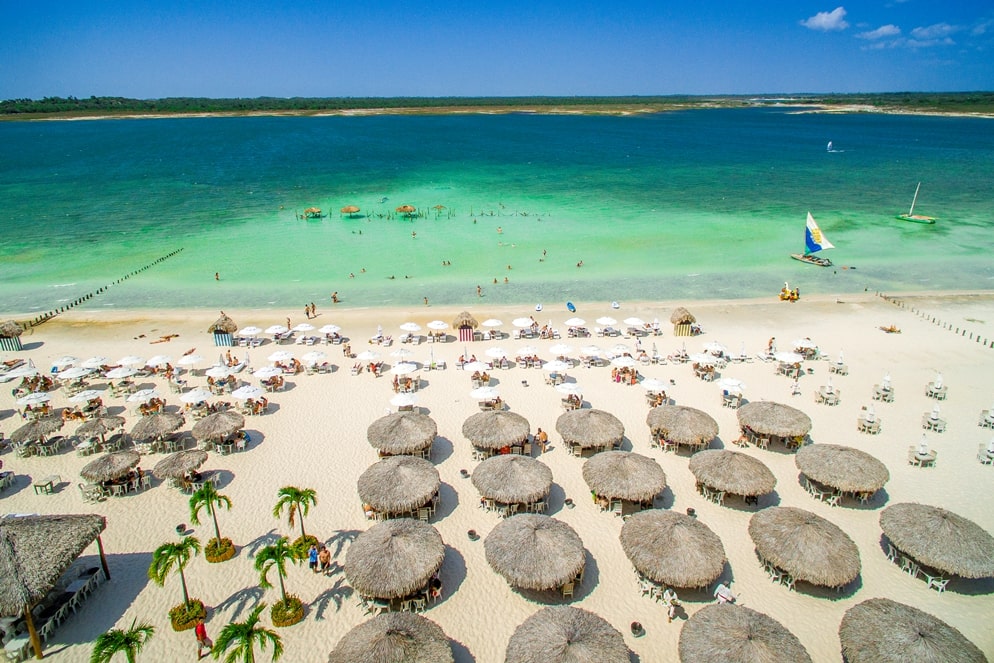 Conheça praia brasileira considerada uma das mais bonitas do mundo