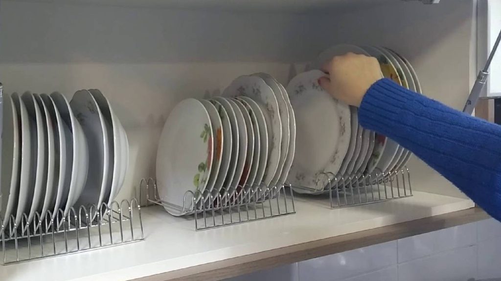 Como manter os pratos guardados limpos por mais tempo
