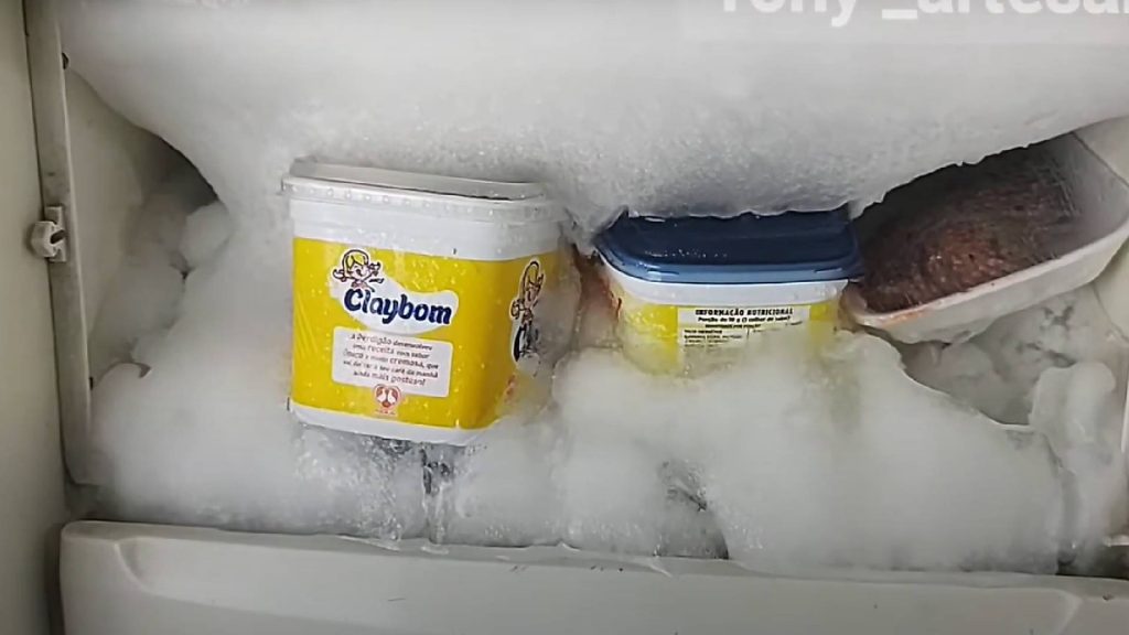 Método simples para remover o gelo acumulado do freezer de forma rápida