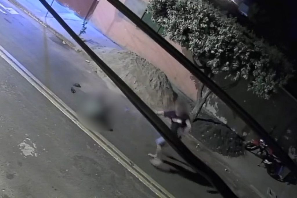 Vídeo mostra exato momento em que jovem é assassinado perto de bar em Rio Verde