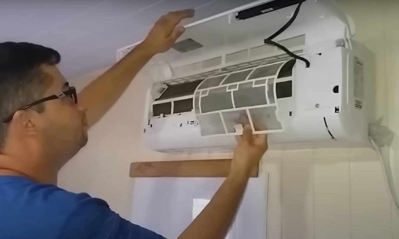 Truque caseiro para tirar o cheiro forte do ar-condicionado