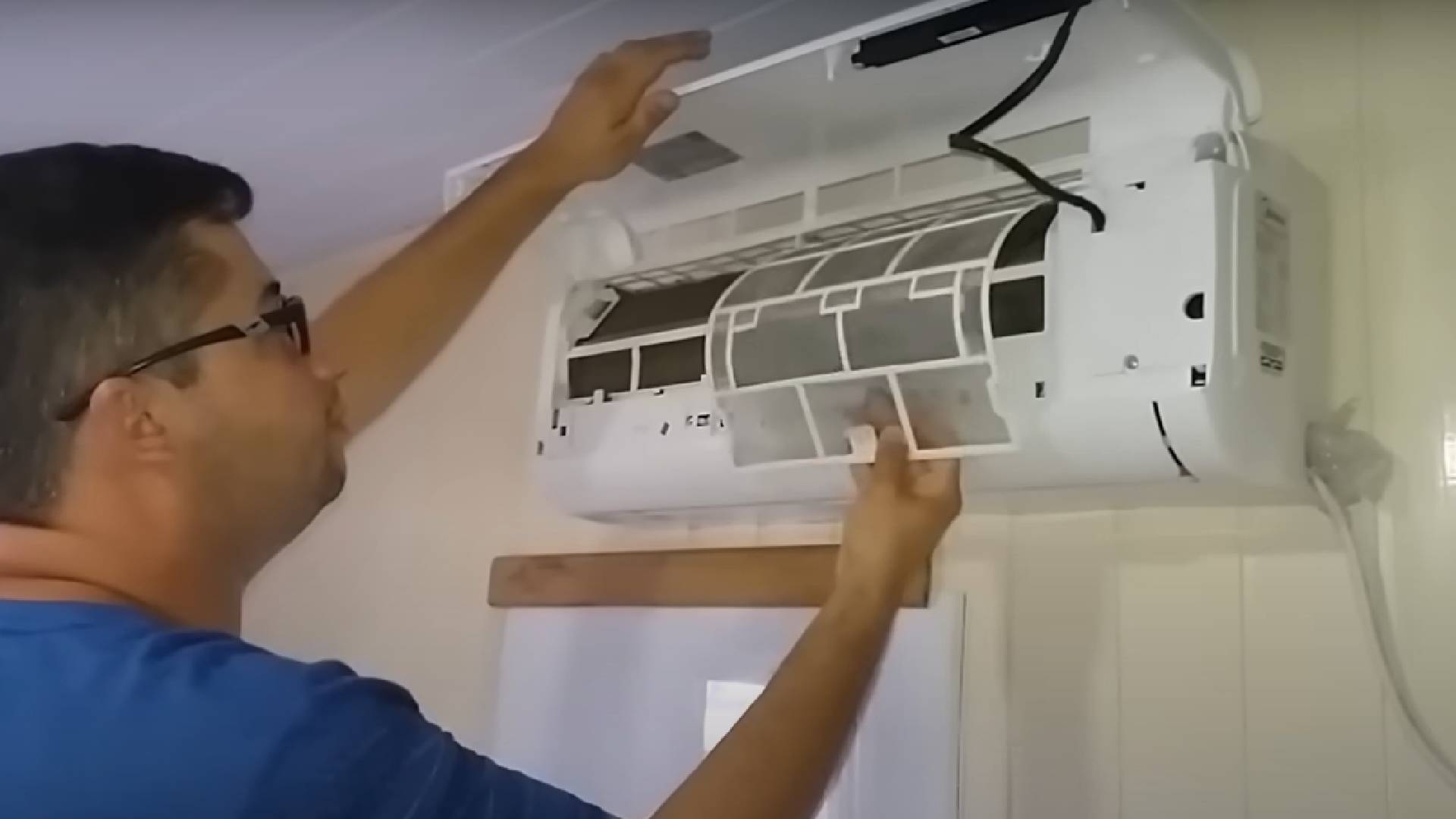 Truque caseiro para tirar o cheiro forte do ar-condicionado
