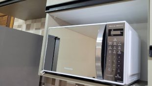 6 erros frequentes ao usar o micro-ondas que podem ser prejudiciais (não cometa mais!)