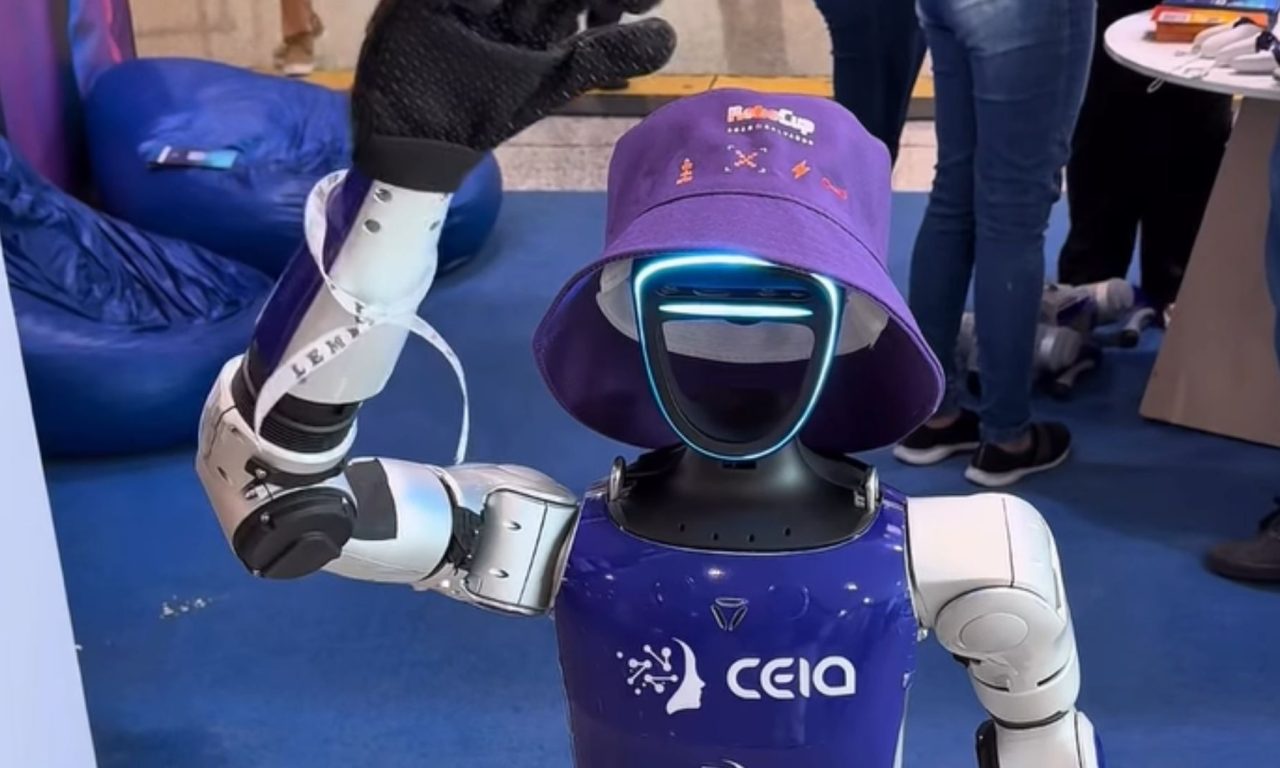 Robô desenvolvido pelo Centro de Excelência em Inteligência Artificial (Ceia) da Universidade Federal de Goiás (UFG). (Foto: Reprodução/Redes Sociais)