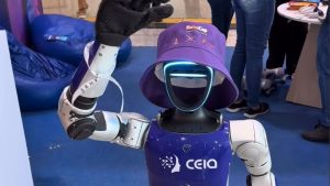 Robô desenvolvido pelo Centro de Excelência em Inteligência Artificial (Ceia) da Universidade Federal de Goiás (UFG). (Foto: Reprodução/Redes Sociais)