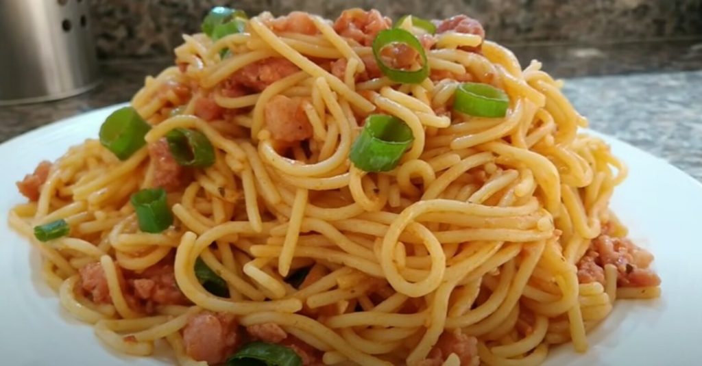 Macarrão com linguiça toscana: confira a receita rápida para um dia corrido
