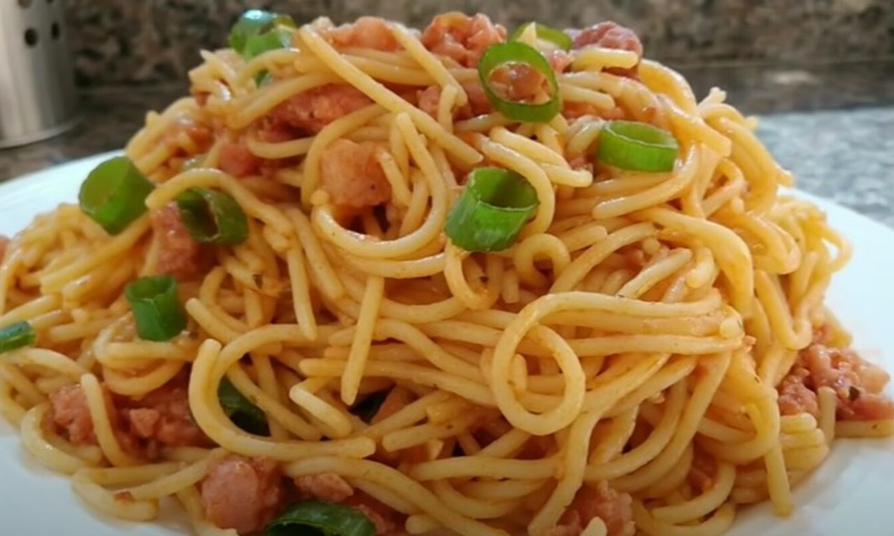 Macarrão com linguiça toscana: confira a receita rápida para um dia corrido