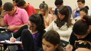 Concurso público com salários de até R$ 13 mil recebe inscrições do país inteiro