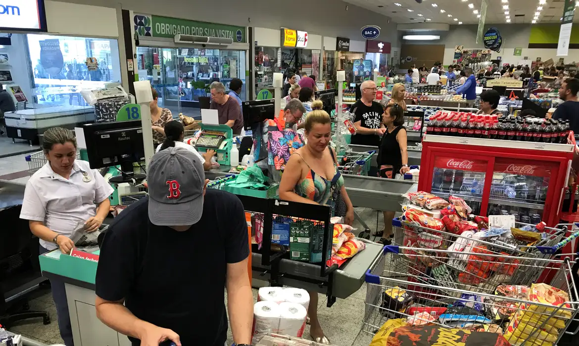Presidente do Assaí revela o que os consumidores estão fazendo parar driblar alta de preços