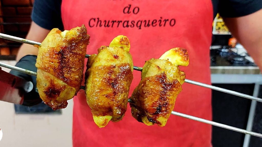 4 cortes de frango que ficam melhores assados, segundo churrasqueiros