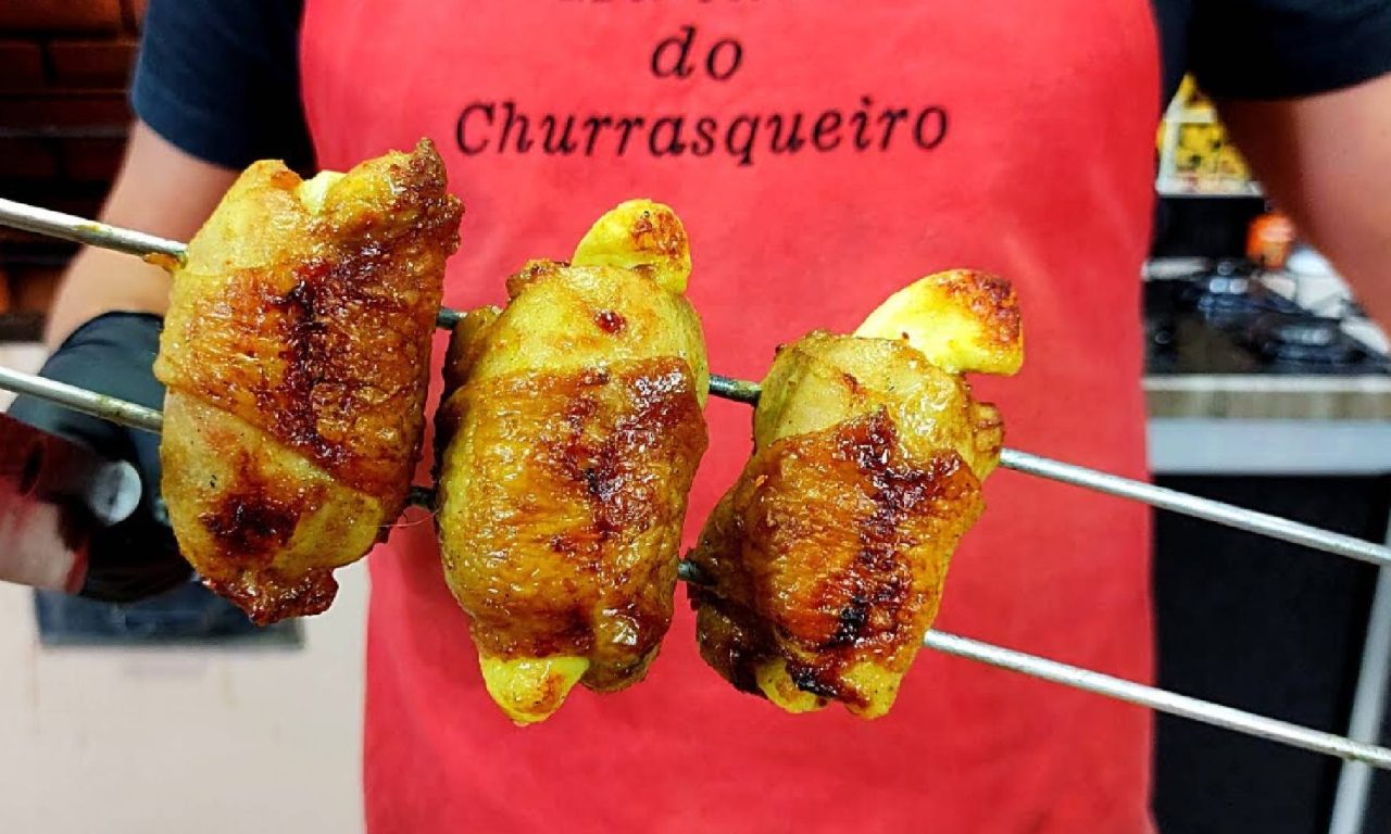 4 cortes de frango que ficam melhores assados, segundo churrasqueiros