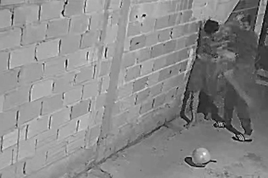 Imagem mostra criança sendo agredida em Caldas Novas.