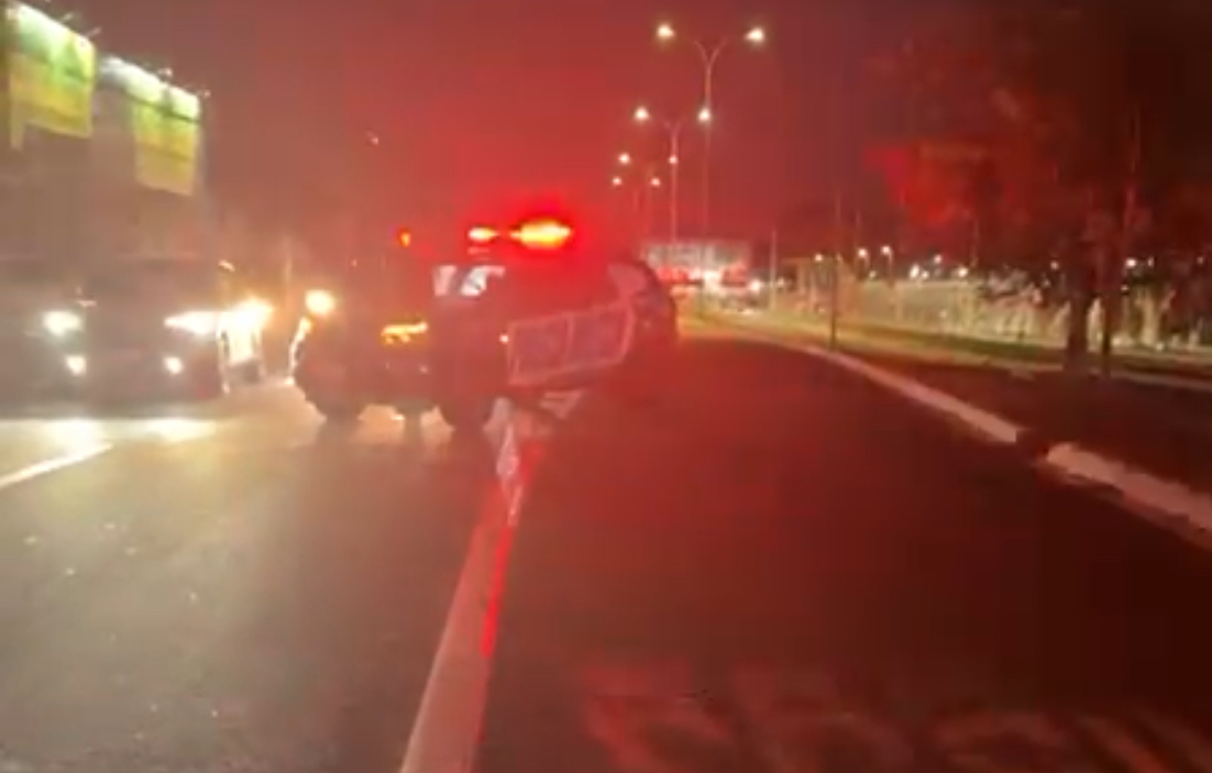 Motoqueiros colidem frontalmente na Avenida Brasil Norte