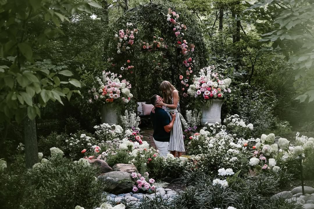 Taylor Swift e Travis Kelce anunciam noivado