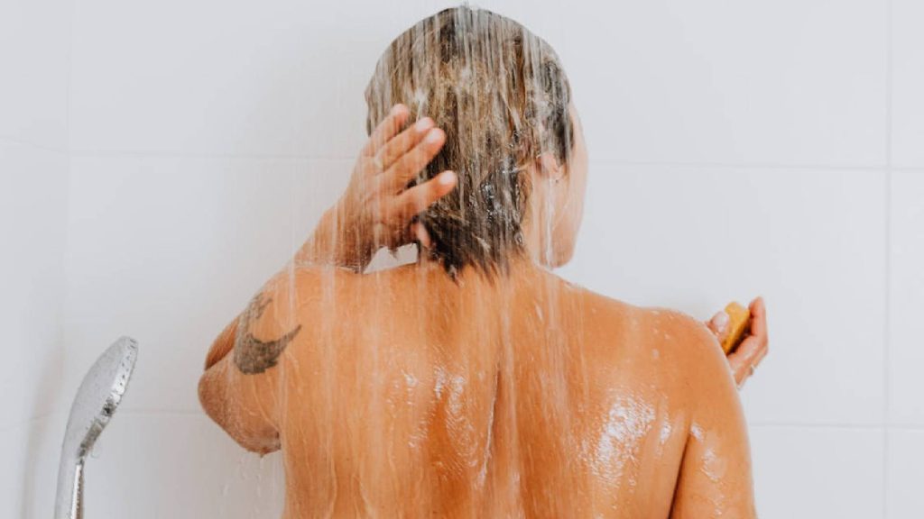 Qual o tempo ideal de banho para gastar menos água sem perder o conforto, de acordo com pesquisadores