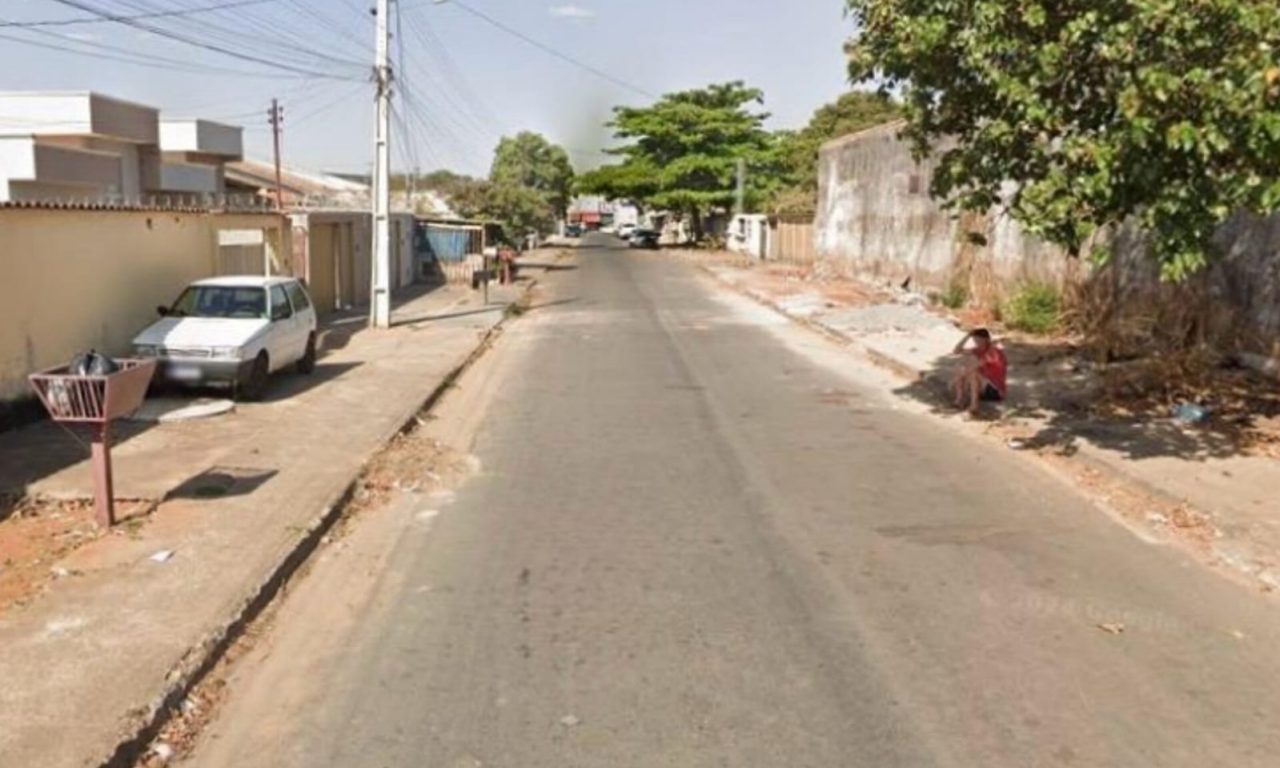 Pai e filha foram roubados no bairro Independência, a caminho da escola. (Foto: Google Street View)
