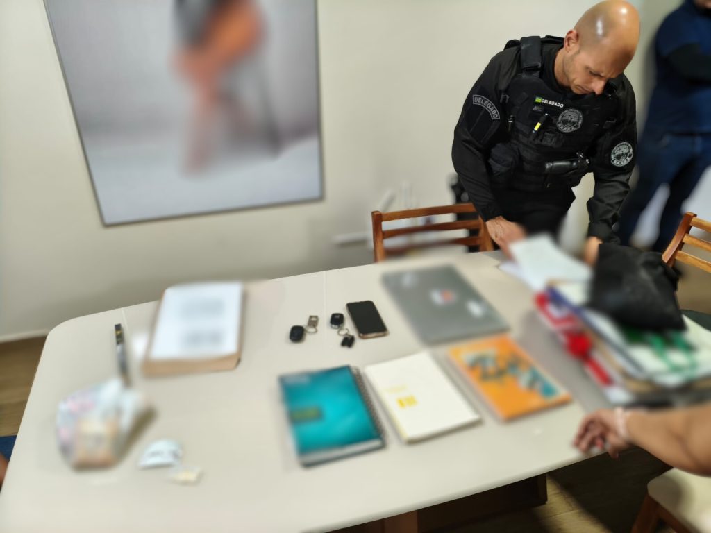 Bruxaria, cartões de crédito e fraude: servidora da Prefeitura de Goiânia é alvo de operação da Polícia Civil