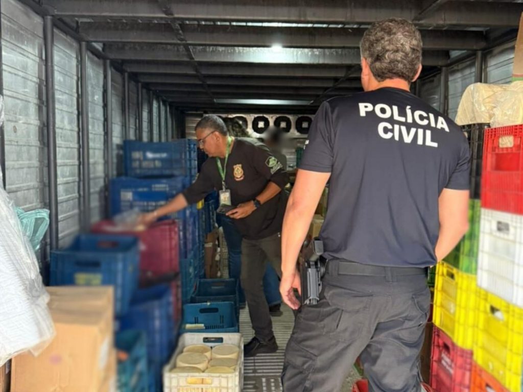 Produtos estavam armazenados incorretamente. (Foto: Divulgação/PC)