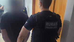 Suspeito de ter invadido residência e agredido casal foi preso pela PC. (Foto: Divulgação) Anápolis