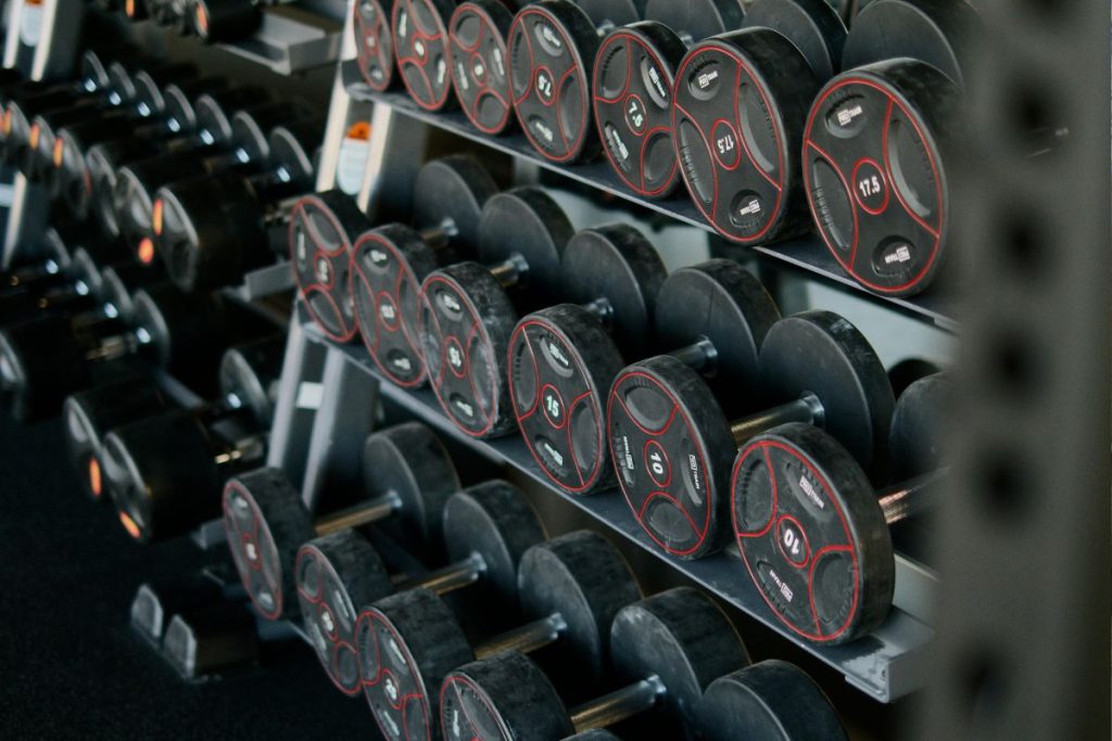 Justiça define que famosa rede de academias terá de pagar indenização cara após episódios de preconceito